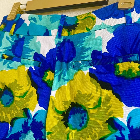 LOFT Floral Motif Linen Shorts - Picture 5 of 5